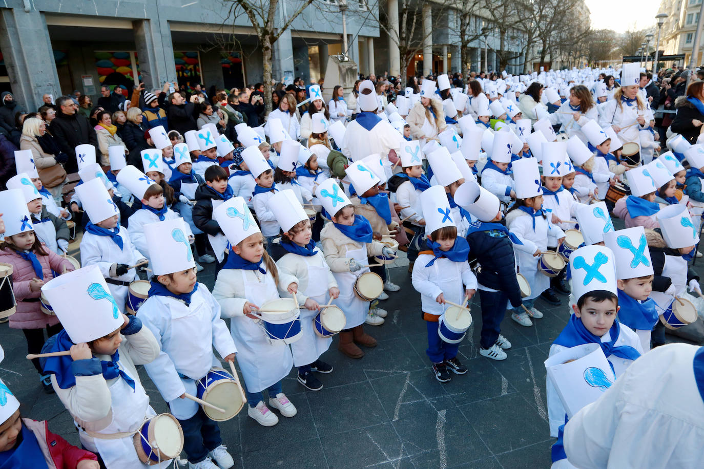 Los txikis de Santa Teresa Ikastetxea, Larramendi y Jesuitinas calientan motores