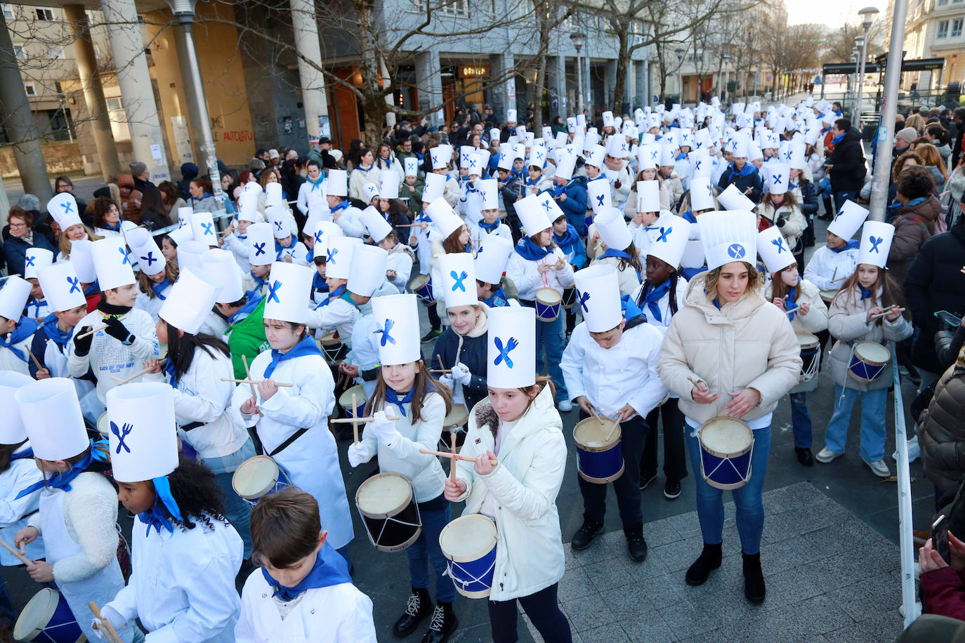 Los txikis de Santa Teresa Ikastetxea, Larramendi y Jesuitinas calientan motores