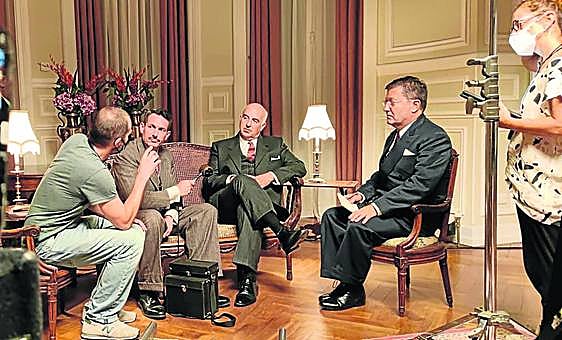 Joxe Mari Goenaga dirige a Cedric Bouvier, Patrice Thibaud y un Tribulete infiltrado en el rodaje en Aiete.