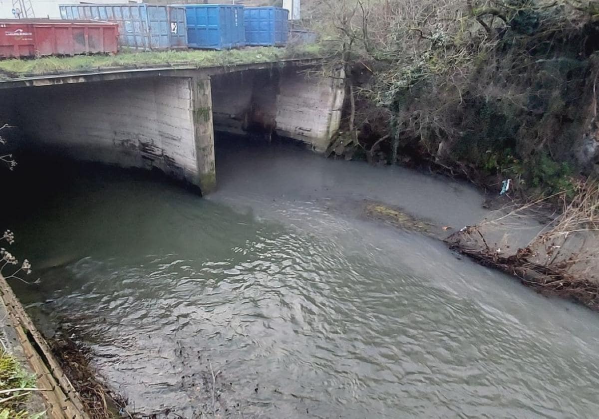 Bergara El Río De Angiozar Afectado Por Lodos El Diario Vasco 