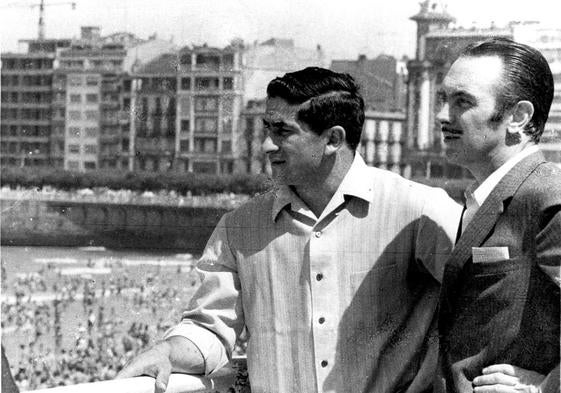 Urtain, en la Concha donostiarra, con su primer preparador, Miguel Almazor en 1968.