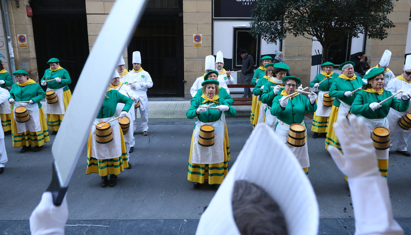 La tamborrada de la ONCE celebra el Día de San Sebastián