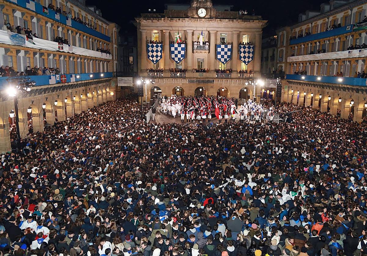 Multitudinario adiós a un día que no debería terminar nunca