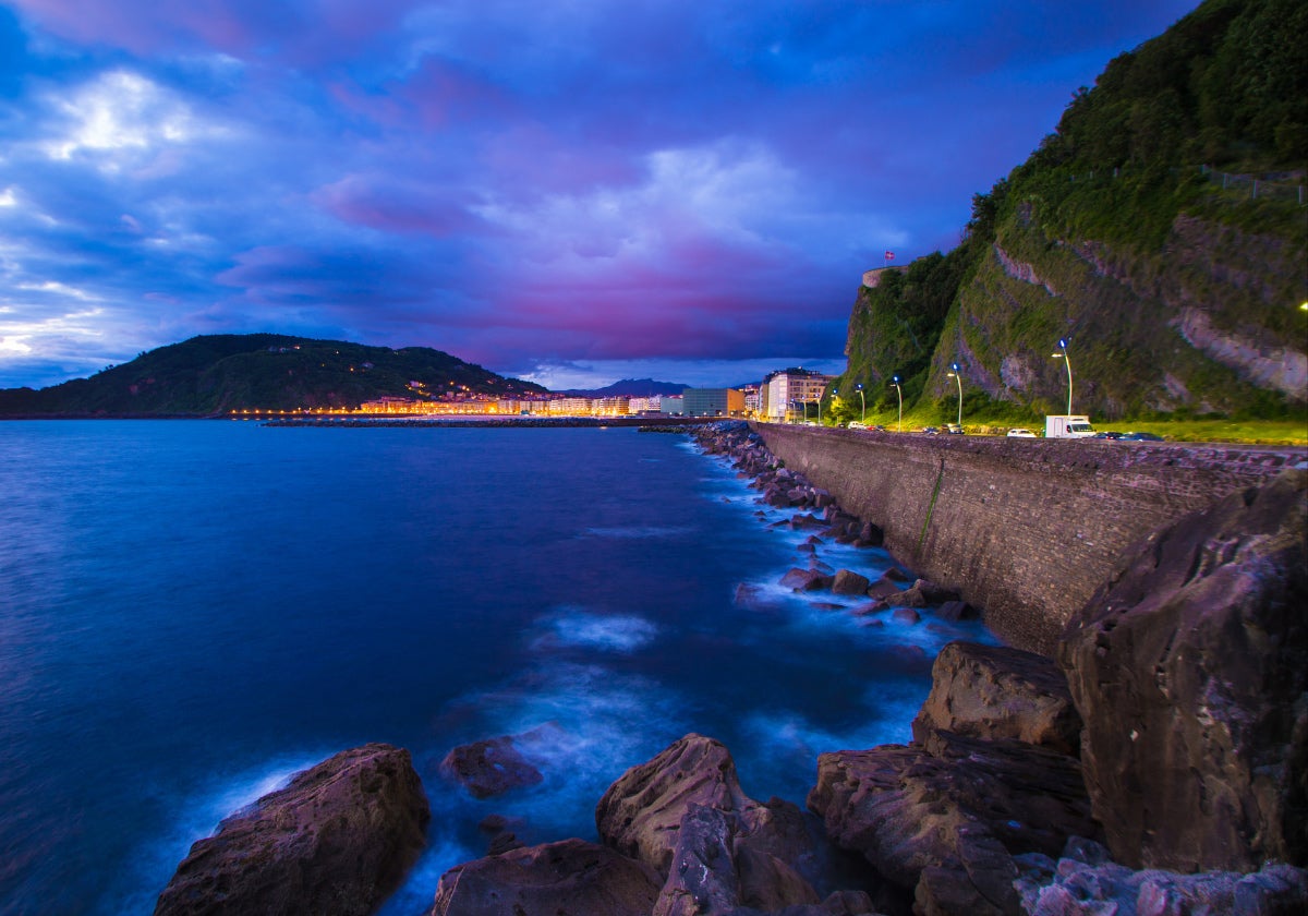 Vista de San Sebastián desde el Paseo Nuevo.