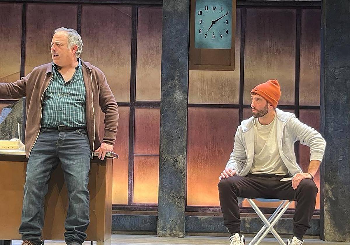 Iker Galartza eta Zuhaitz Gurrutxaga, 'Almazenean' obrako emanaldi batean.