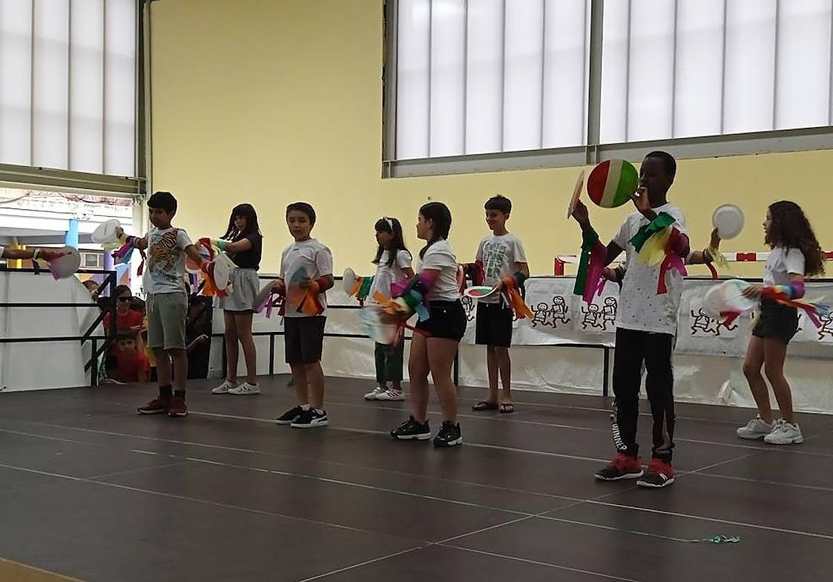 Zaragueta herri eskolako ikasle talde bat. Hasieran, hezkuntza komunitatean jarriko da martxan programa.