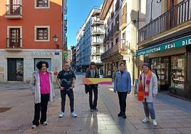 Martín, Muñoz, Mazizior, Alfonso y Otaegi, en la calle Biteri de Errenteria.