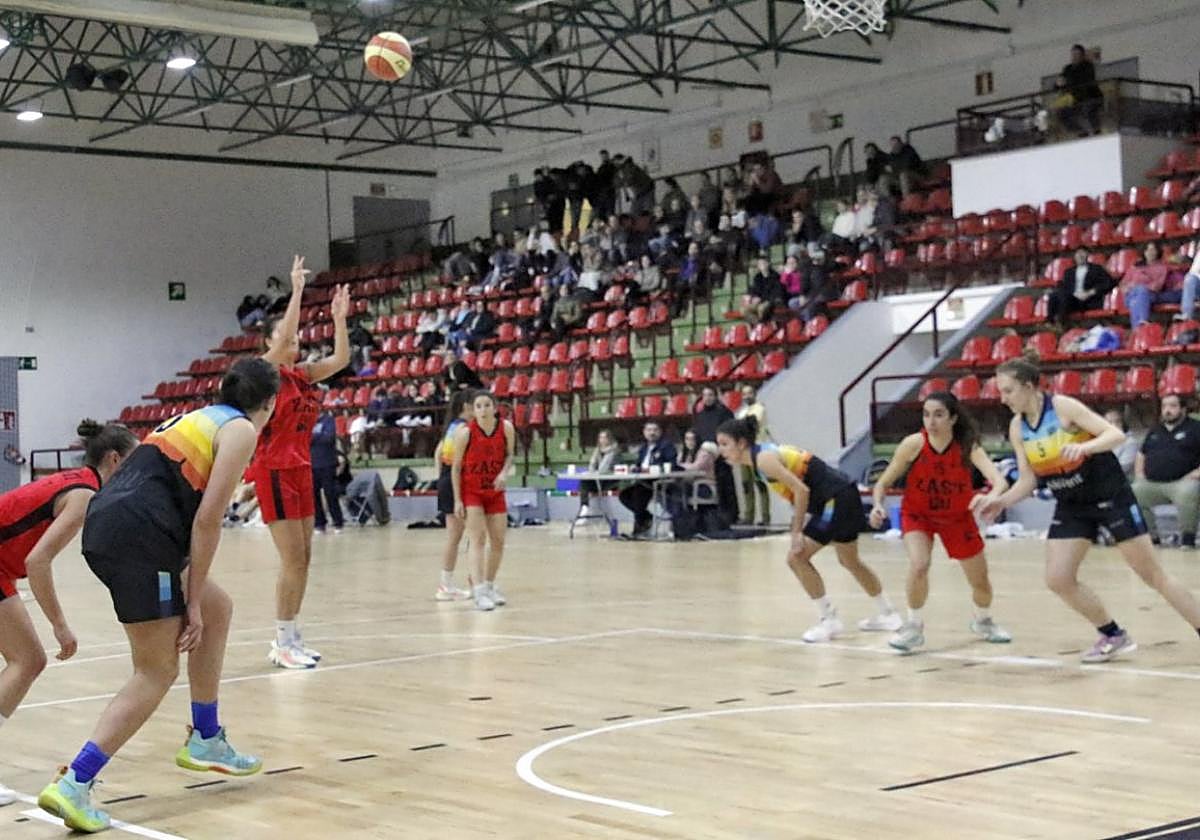 Las chicas del Gráficas Juaristi llevan una temporada impresionante liderando la clasificación de Segunda con una sola derrota.