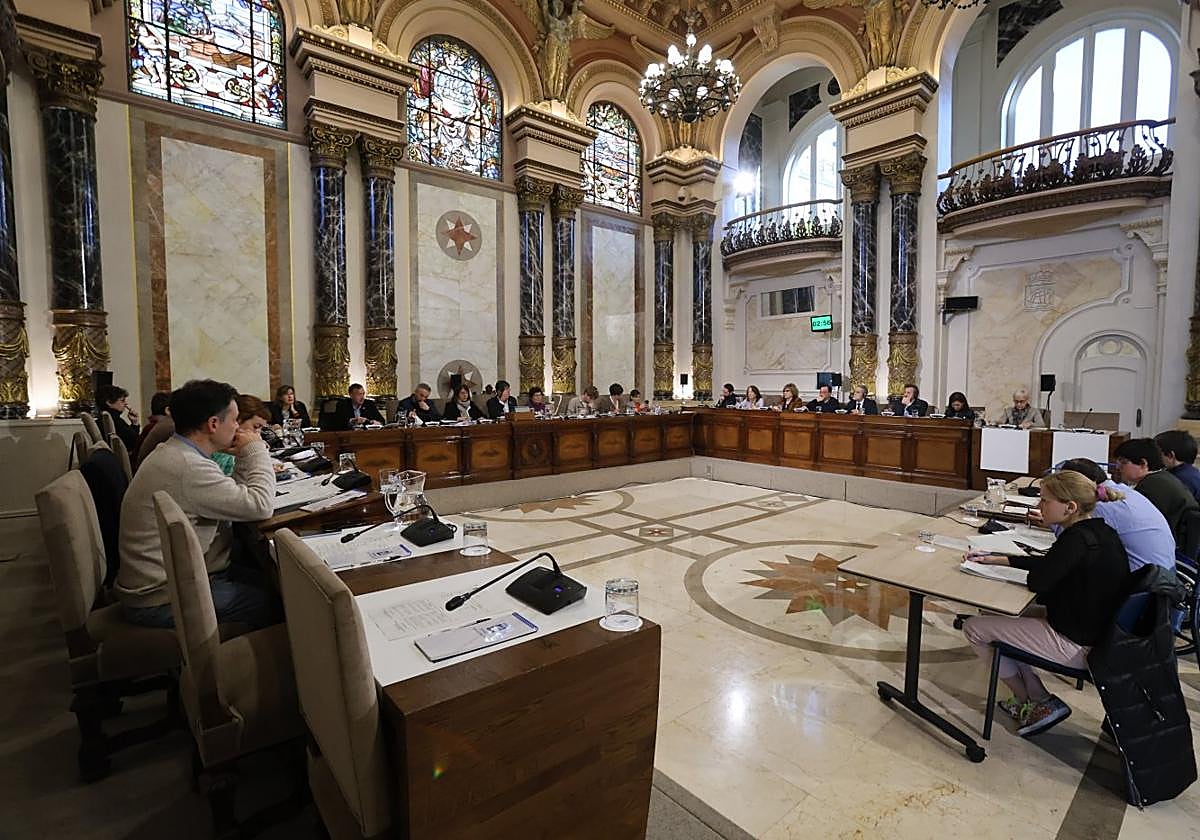 La corporación municipal, durante la celebración del primer Pleno del año, ayer en el Ayuntamiento.