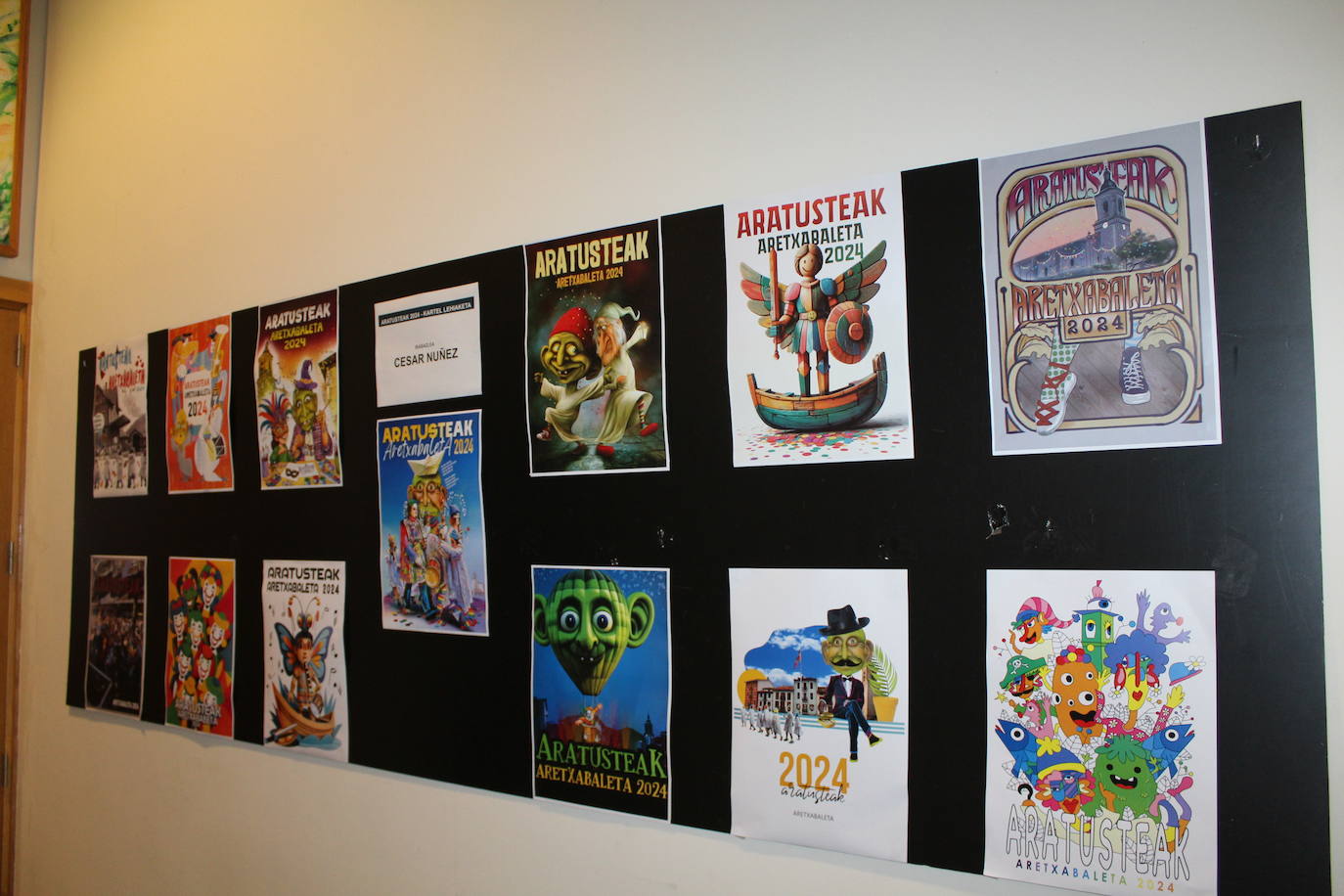 Una selección de los carteles presentaados se expone en Arkupe.