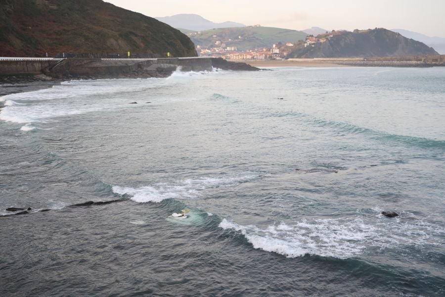 Así fue el rescate del naufragio cerca de Zumaia