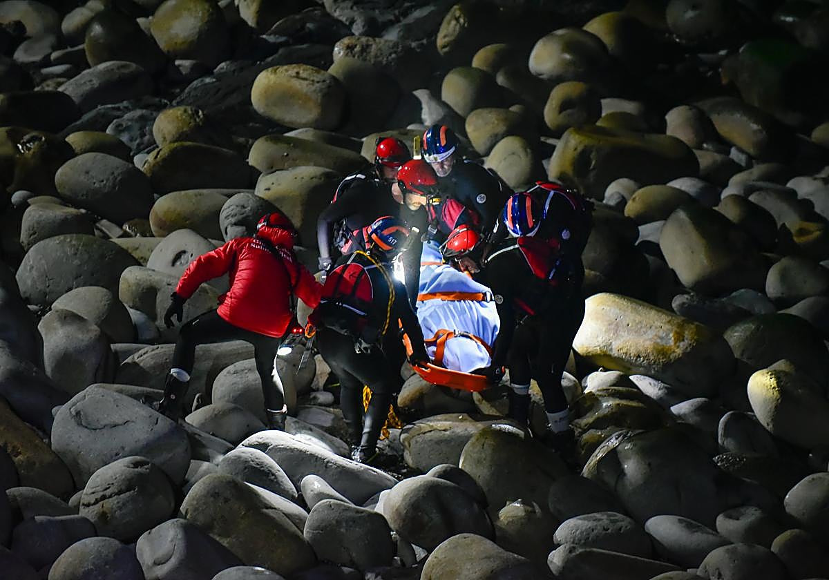Un muerto en un naufragio en Zumaia.