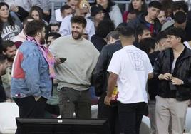 El exfutbolista Gerard Piqué (2-i), el streamer Ibai Llanos (i) y el futbolista Kun Agüero (2-d) en el evento de la Kings League.