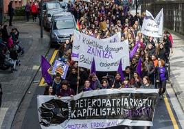 Manifestación feminista del 8M en Andoain.