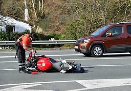 La moto en la que viajaba el varón fallecido en la GI-631