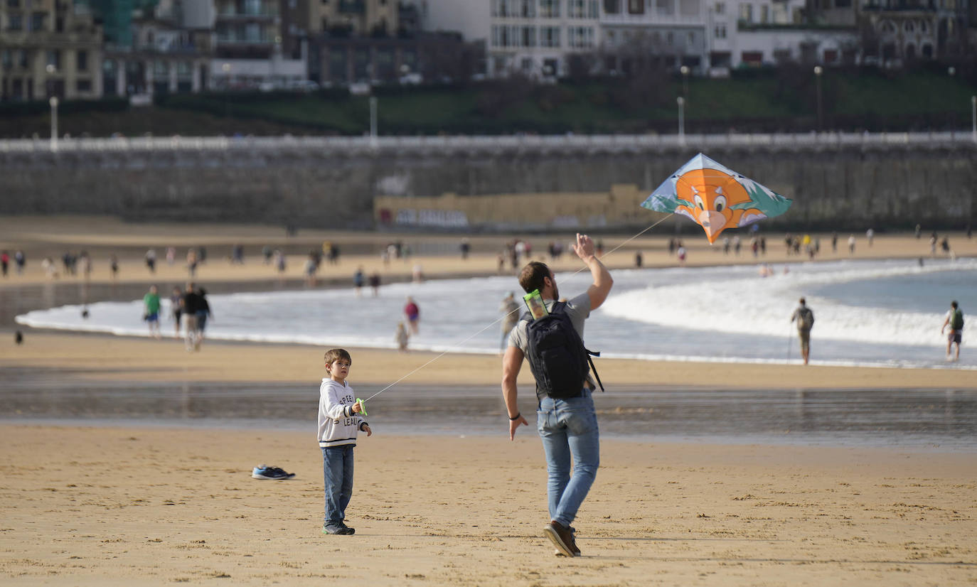 Enero se despide de Gipuzkoa con tiempo de playa