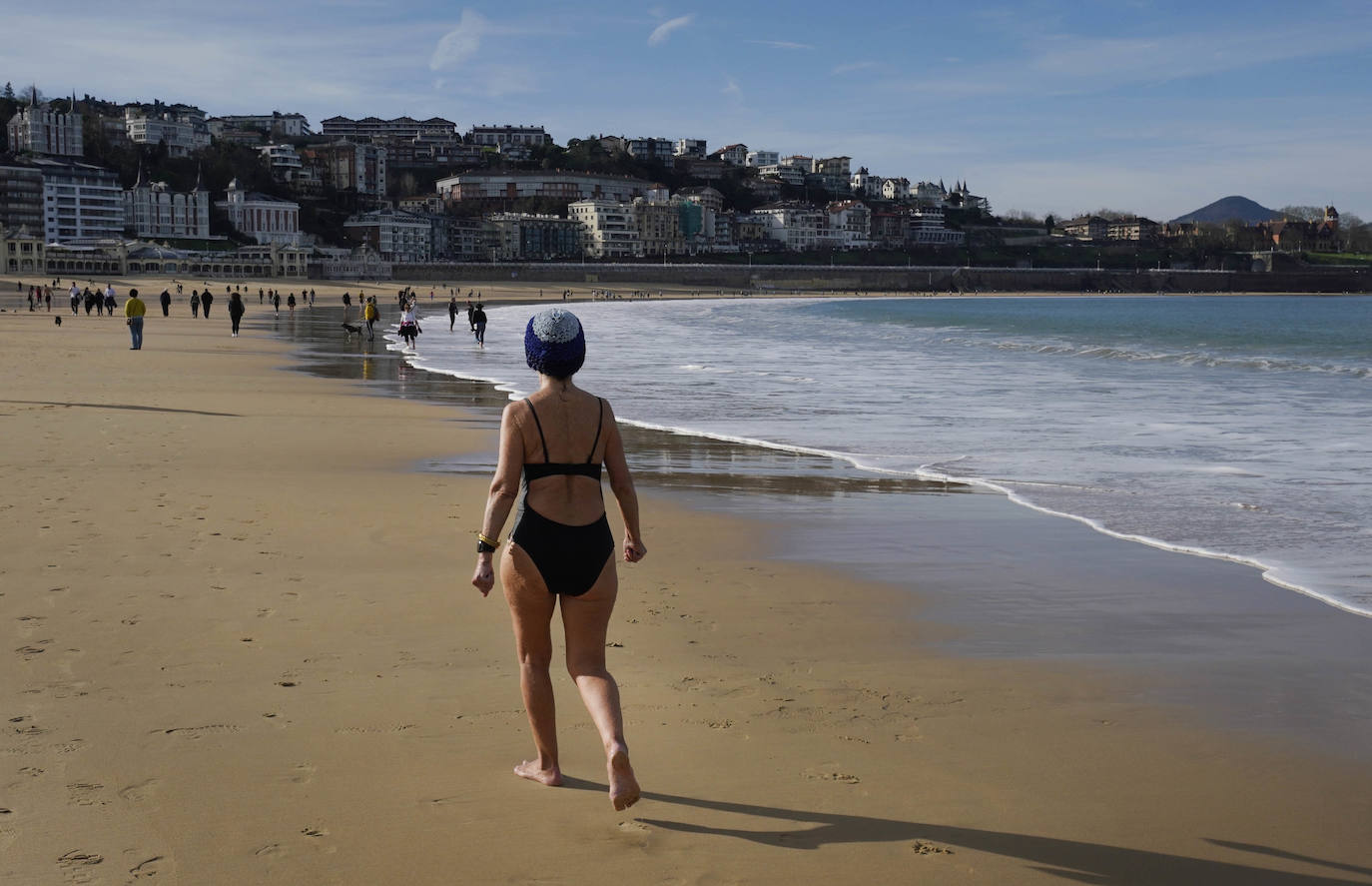 Enero se despide de Gipuzkoa con tiempo de playa