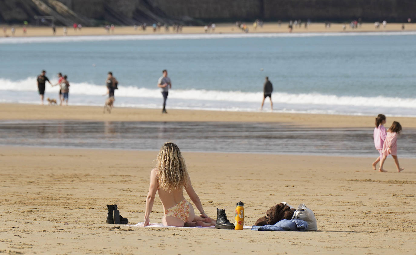 Enero se despide de Gipuzkoa con tiempo de playa