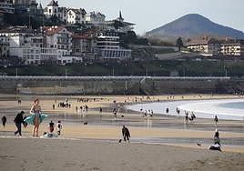 Sol, viento sur y algunos intervalos de nubes altas han sido la tónica de este domingo.