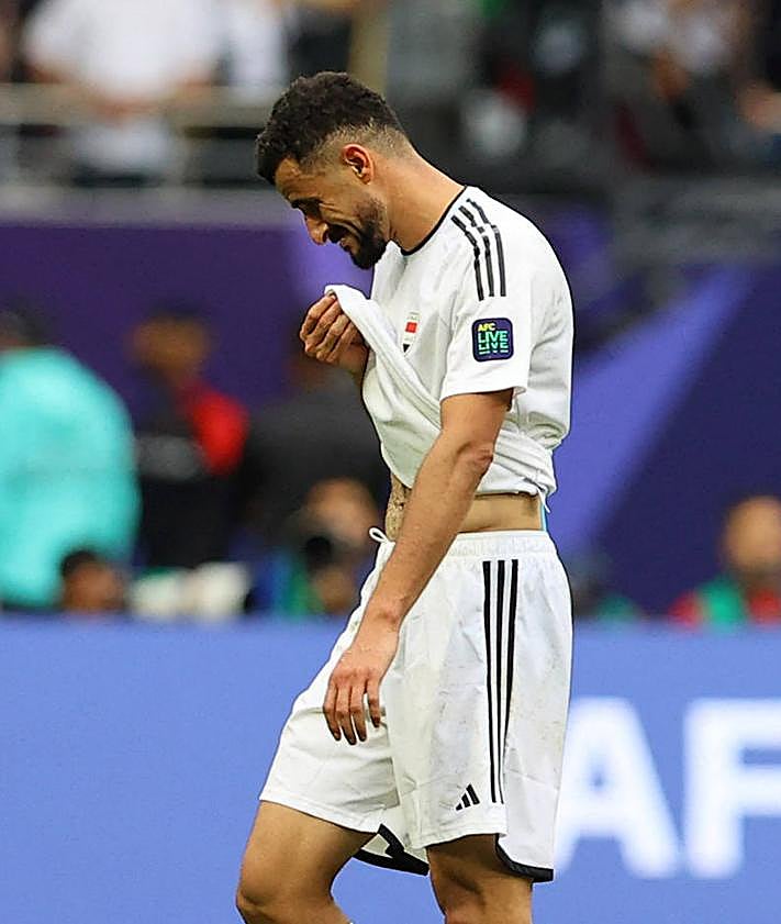 Imagen secundaria 2 - Sucesión de imágenes de la expulsión del iraquí Aymed Hussein.