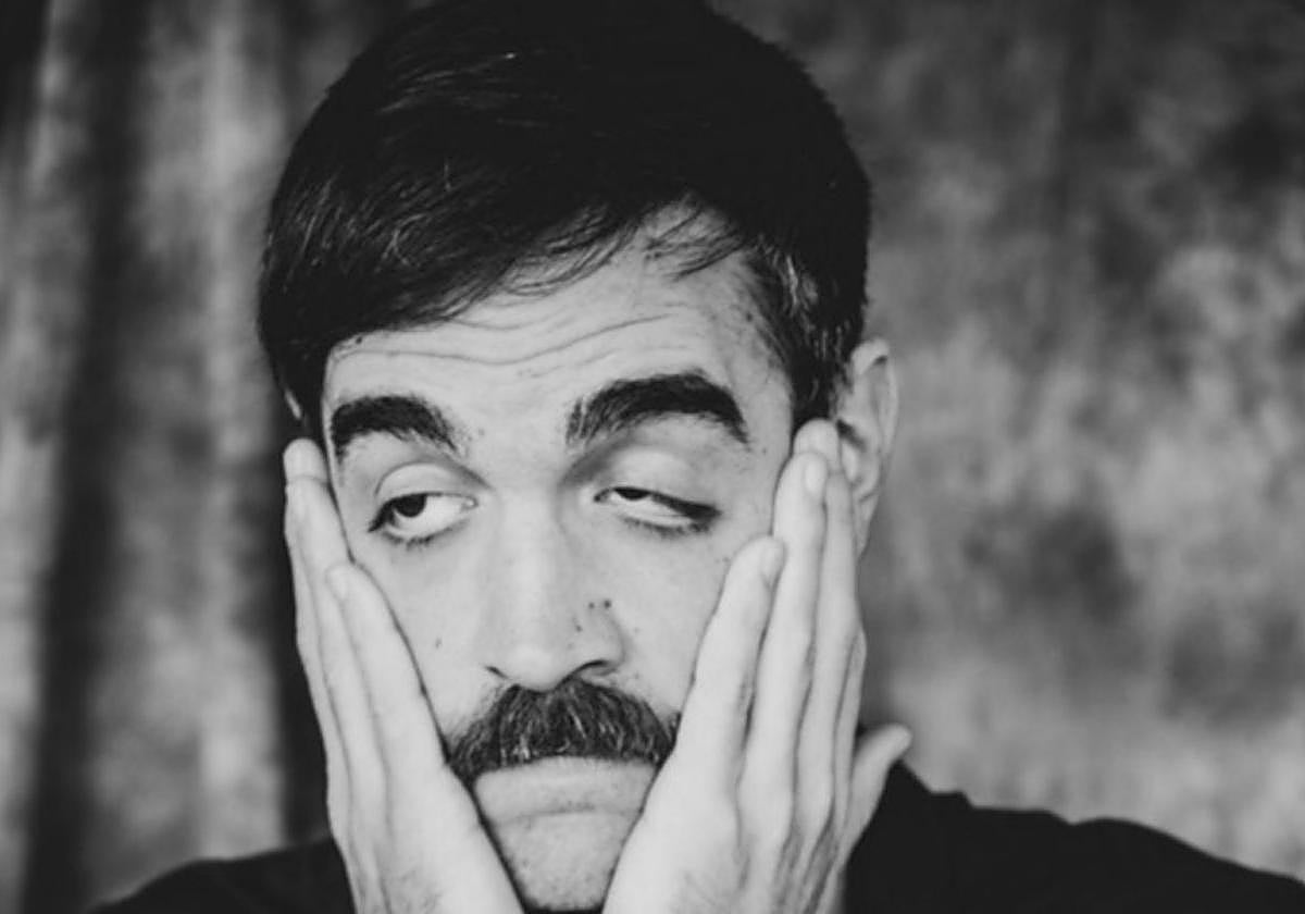 Jon Plazaola bakarrizketa saioaren momentu batean.