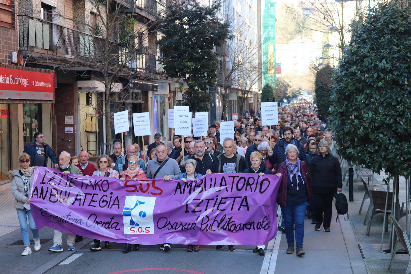 La protesta en Errenteria por Iztieta, en imágenes