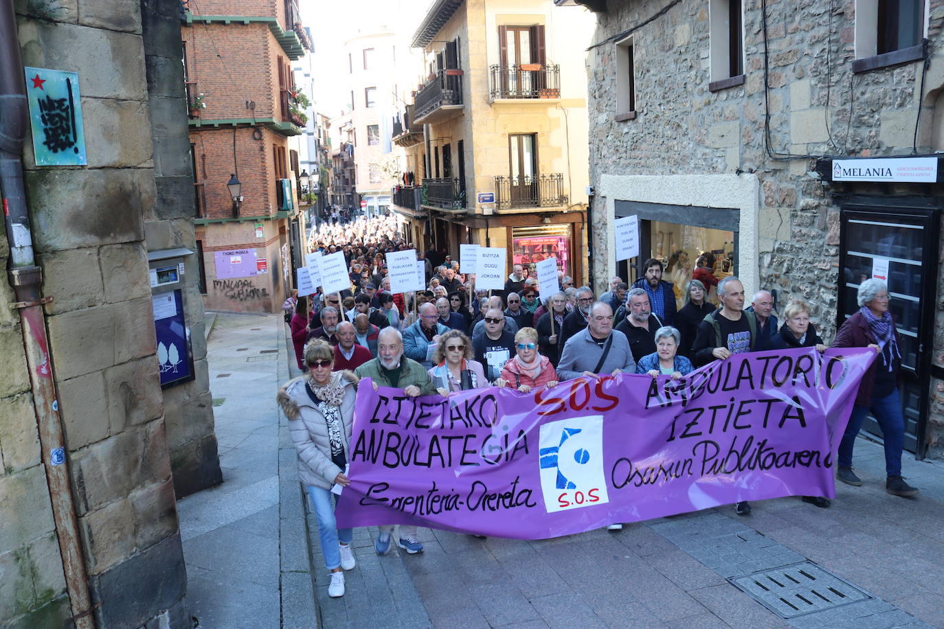 La protesta en Errenteria por Iztieta, en imágenes