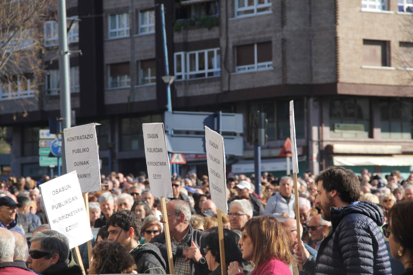 La protesta en Errenteria por Iztieta, en imágenes