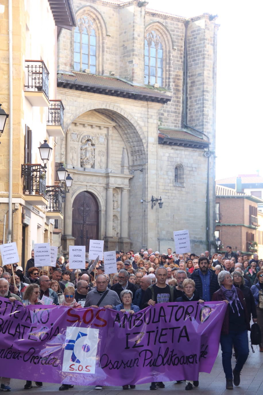 La protesta en Errenteria por Iztieta, en imágenes
