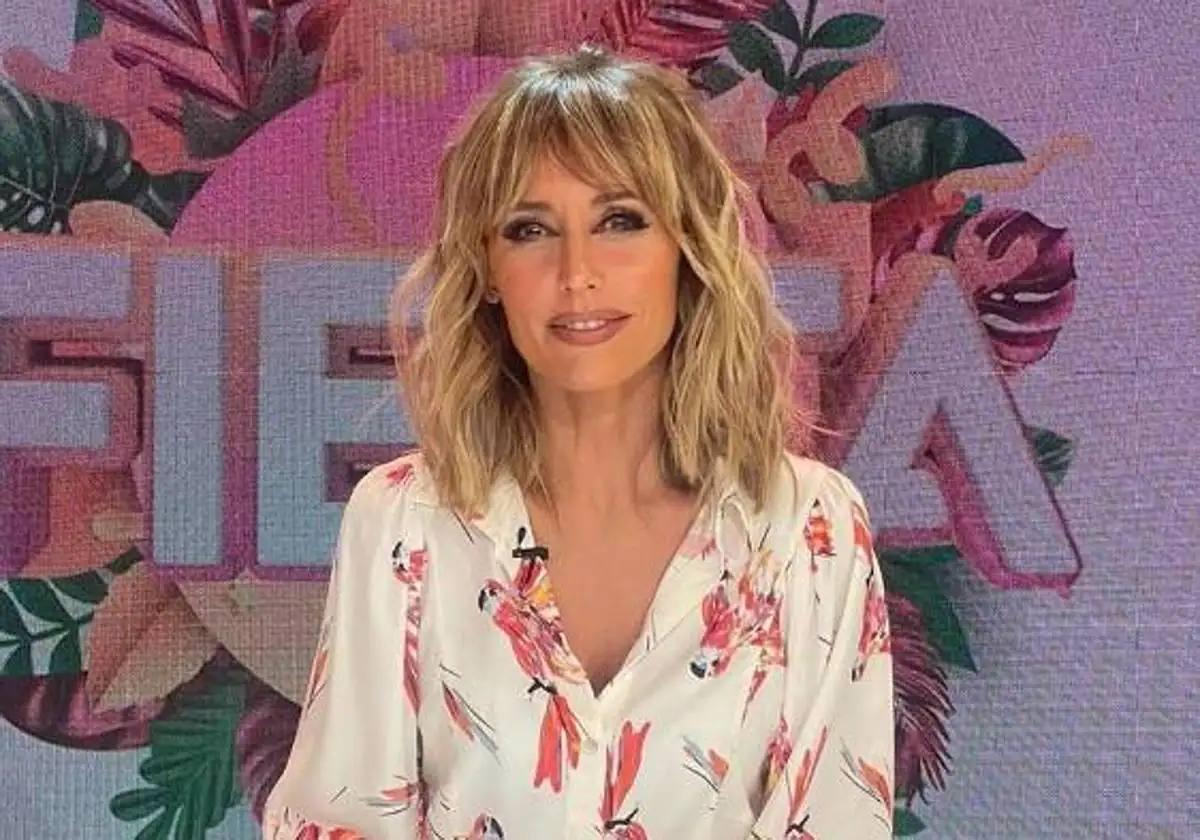 Emma García presenta 'Fiesta' todos los fines de semana en Telecinco.