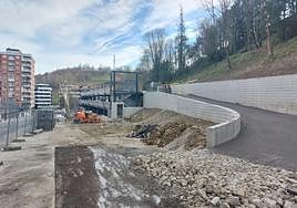 Imagen actual de las obras del nuevo aparcamiento de Pontika, que contará con 180 plazas.