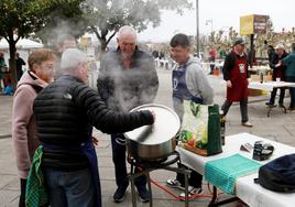 Los cocineros tuvieron cuatro horas para preparar sus cazuelas con alubia de Hondarribia.