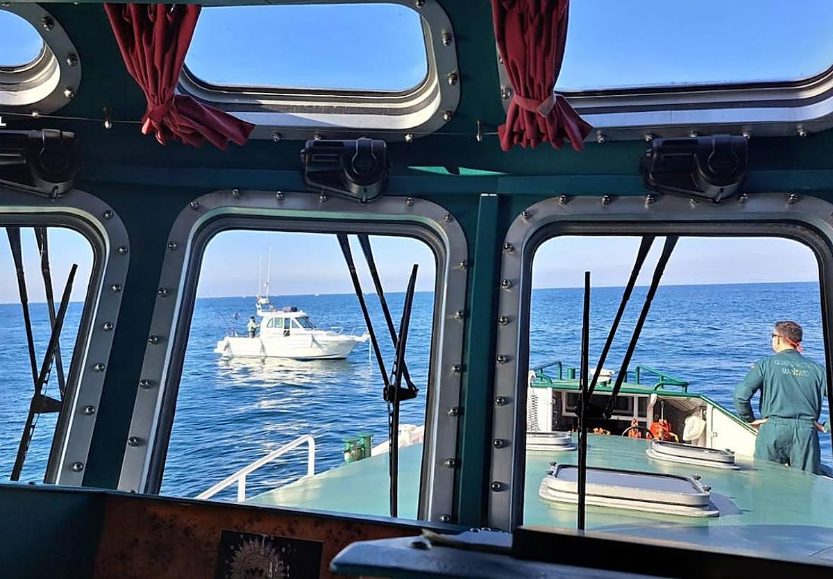 Imagen principal - Denunciada una embarcación de pesca recreativa por capturar 60 besugos inmaduros