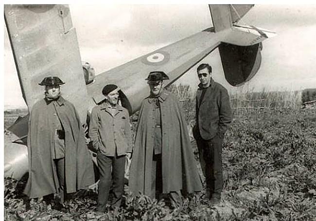 Eguiguren, primero a la derecha, cuando sufrió el accidente en noviembre de 1961.