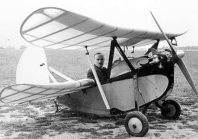 Henry Mignet en su 'Pulga del cielo'.