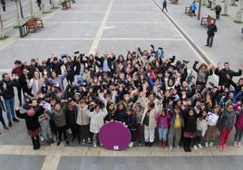 Los participantes del concurso de booktrailer tras la entrega de premios efectuada en el Ayuntamiento.