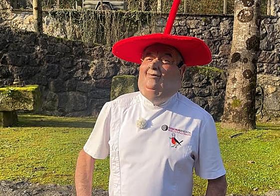 Karlos Arguiñano con la máscara en la que posa en un divertido vídeo.