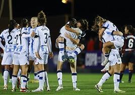 Las jugadoras de la Real celebran el pase a las semifinales este jueves en Valencia.