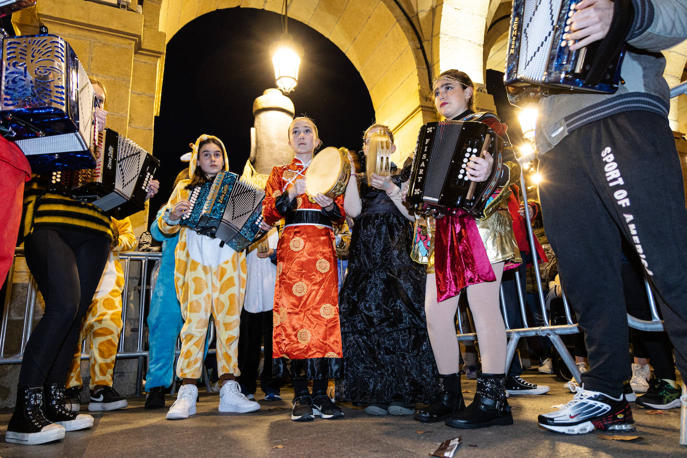 Zanpantzar ya se deja ver por las calles de Irun