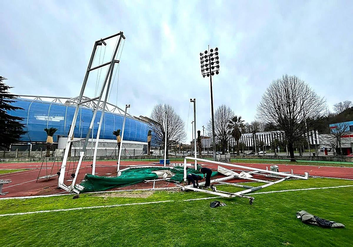 El viento tumba la jaula de lanzamiento del Miniestadio de Anoeta