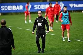 Joseba Etxeberria, durante un entrenamiento del Eibar.