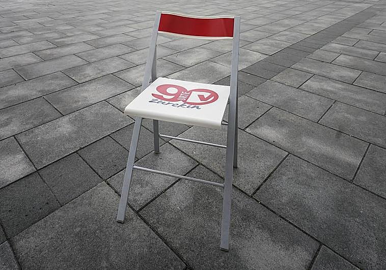 Cada domingo un vecino se sentará en la silla con la que DV recorrerá cada municipio.