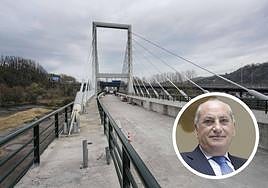 Iñaki Arriola, sentado en su despacho de consejero de Planificación Territorial, Vivienda y Transportes, en el Gobierno Vasco en Vitoria.