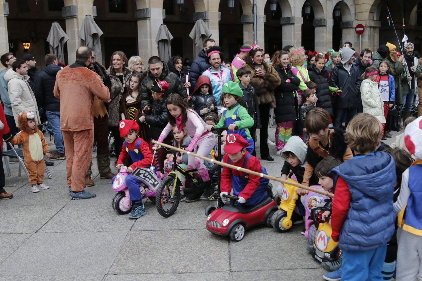Los donostiarras se echan a la calle con el carnaval