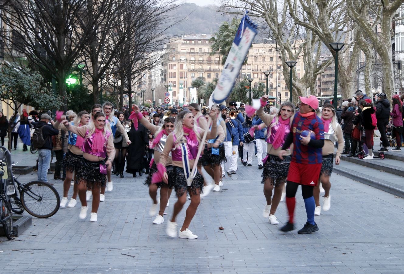 Los donostiarras se echan a la calle con el carnaval