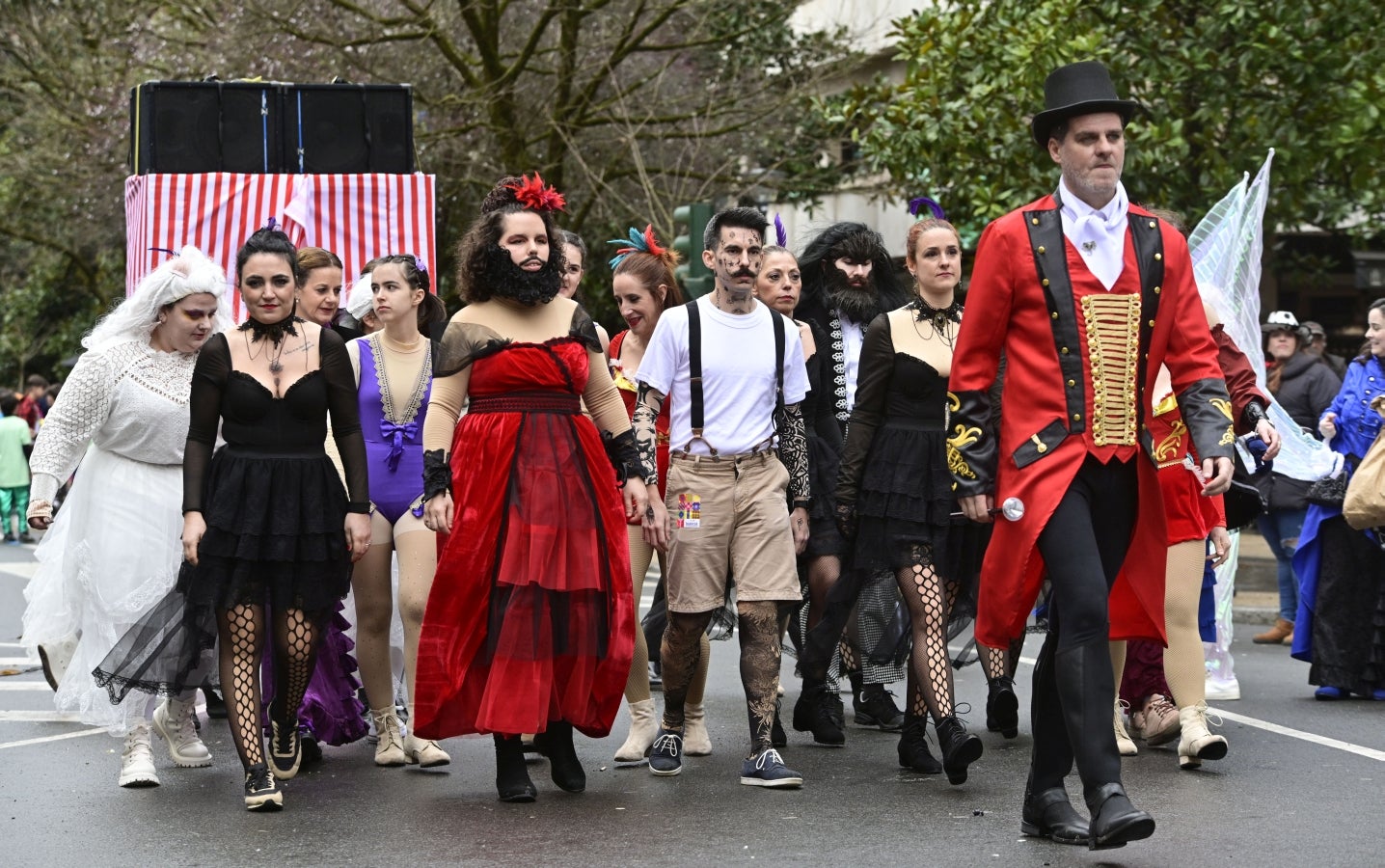 La imaginación gana a la lluvia y al viento en Tolosa