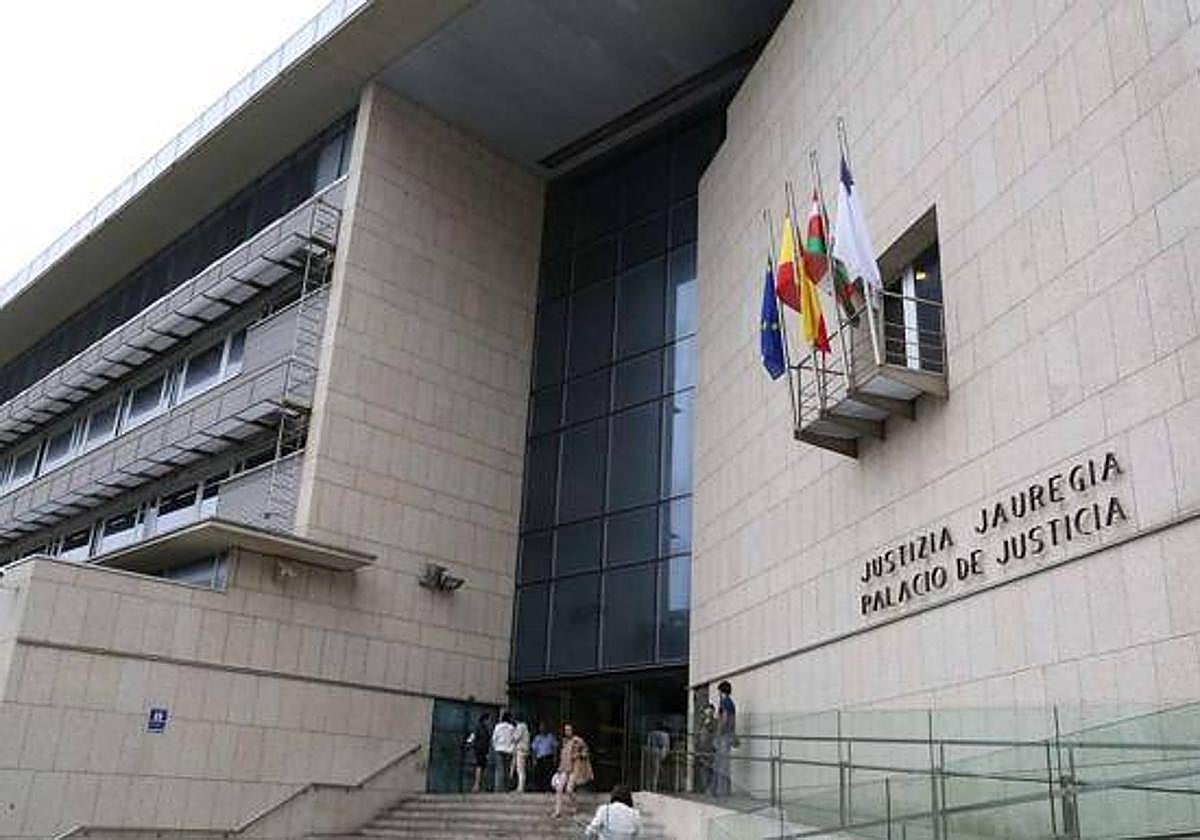 Suspenden el juicio por la presunta violación a una menor tutelada tras no comparecer el acusado