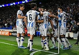 Los jugadores de la Real Sociedad celebran un gol en el encuentro de Champions ante el Benfica.