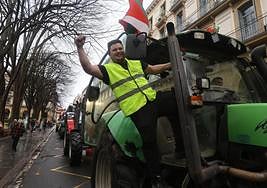 Llegada de los tractores a la plaza Gipuzkoa.