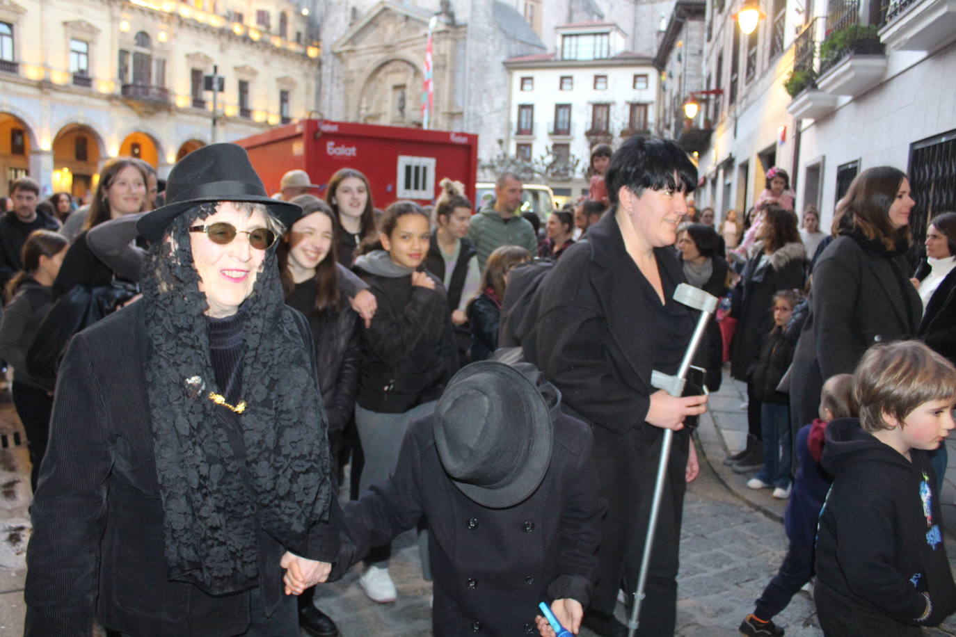 Y la sardina ardió en la Plaza